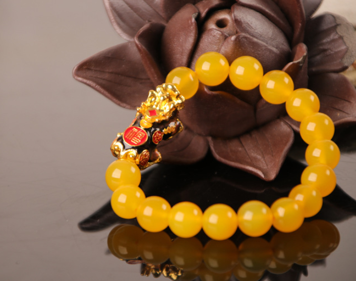 Cat's Eye Stone Bracelet with Gold-Plated Pixiu