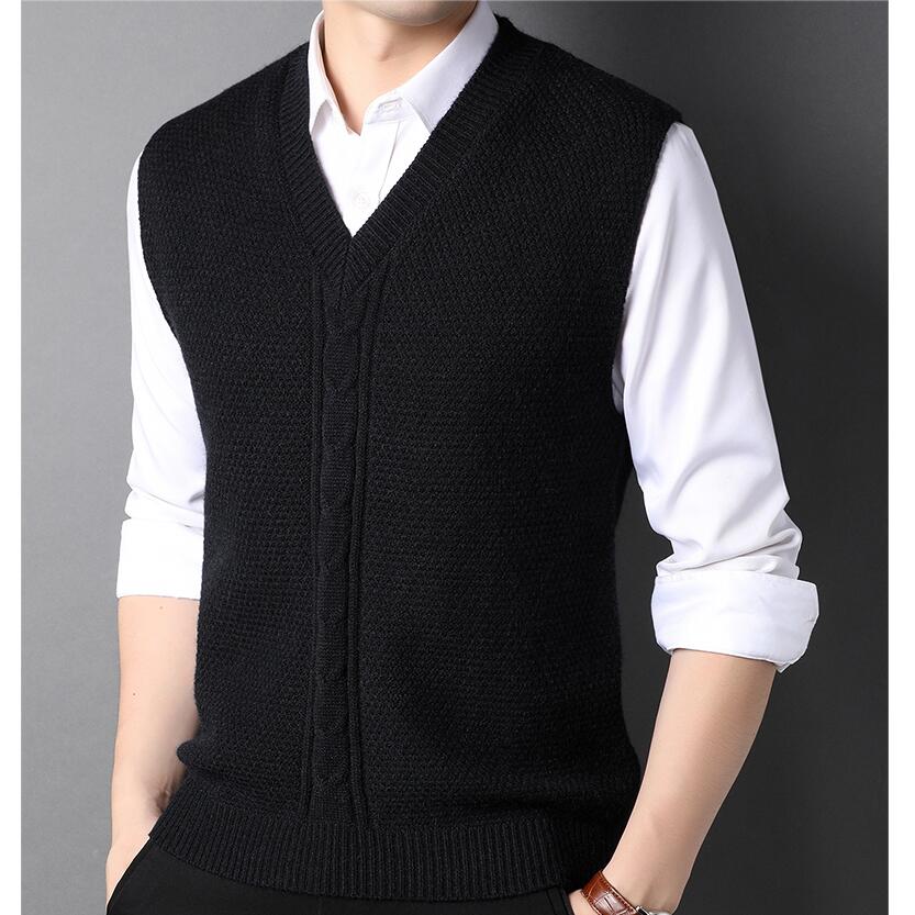Men's Cable-Knit V-Neck Sweater Vest