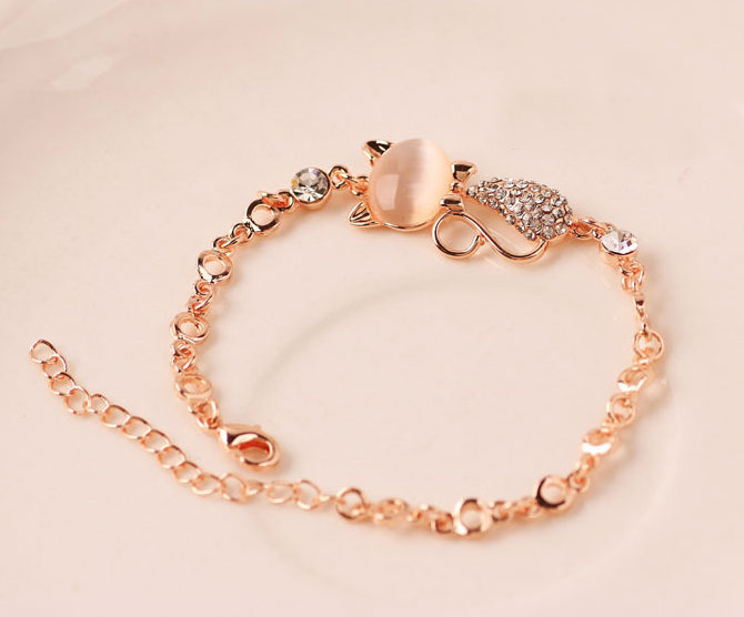 Cat Bracelet with Alloy Fashion Jewelry