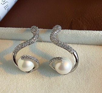 18K Gold-Plated Snake Earrings with Pearl