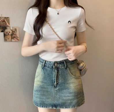Crop Top High-Waist T-Shirt with Cute Sushi Design