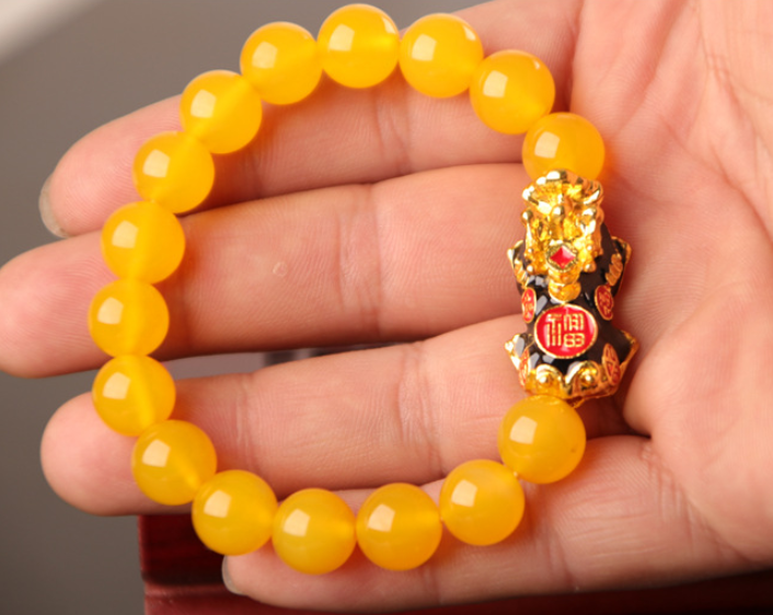 Cat's Eye Stone Bracelet with Gold-Plated Pixiu