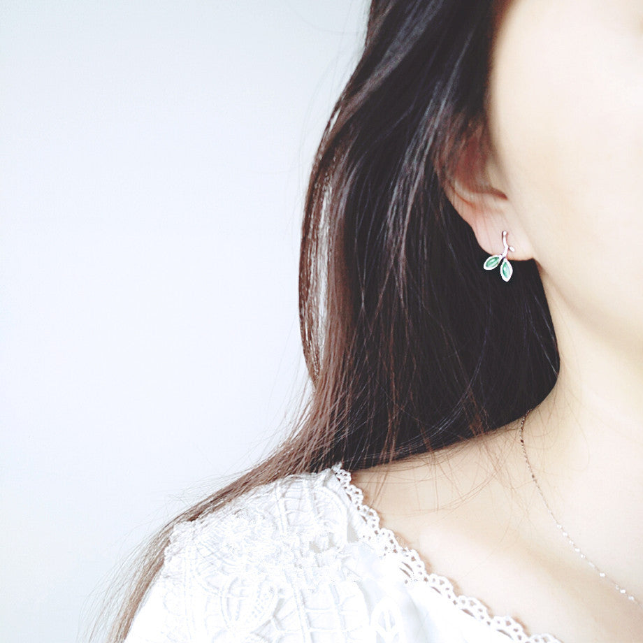 Minimalist Leaf Silver Stud Earrings with Cat's Eye