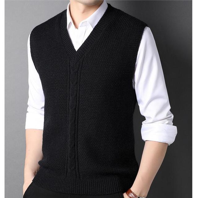Men's Cable-Knit V-Neck Sweater Vest